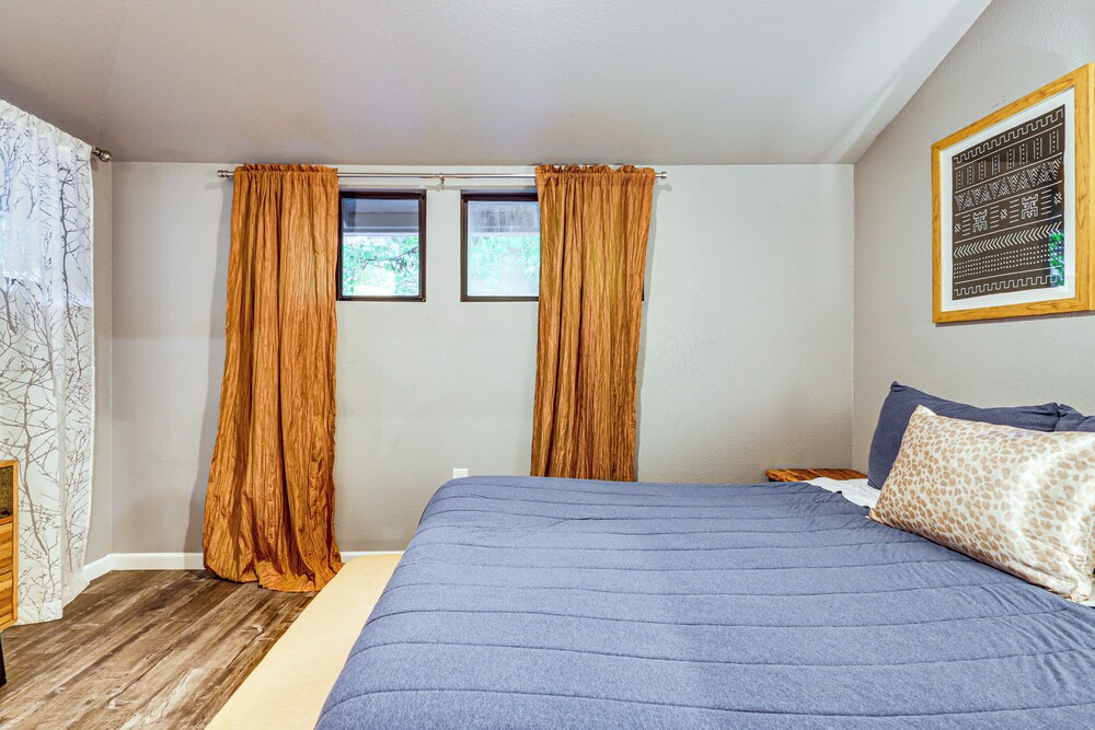 Russian River Retreat! Woodsy Guerneville Bungalow