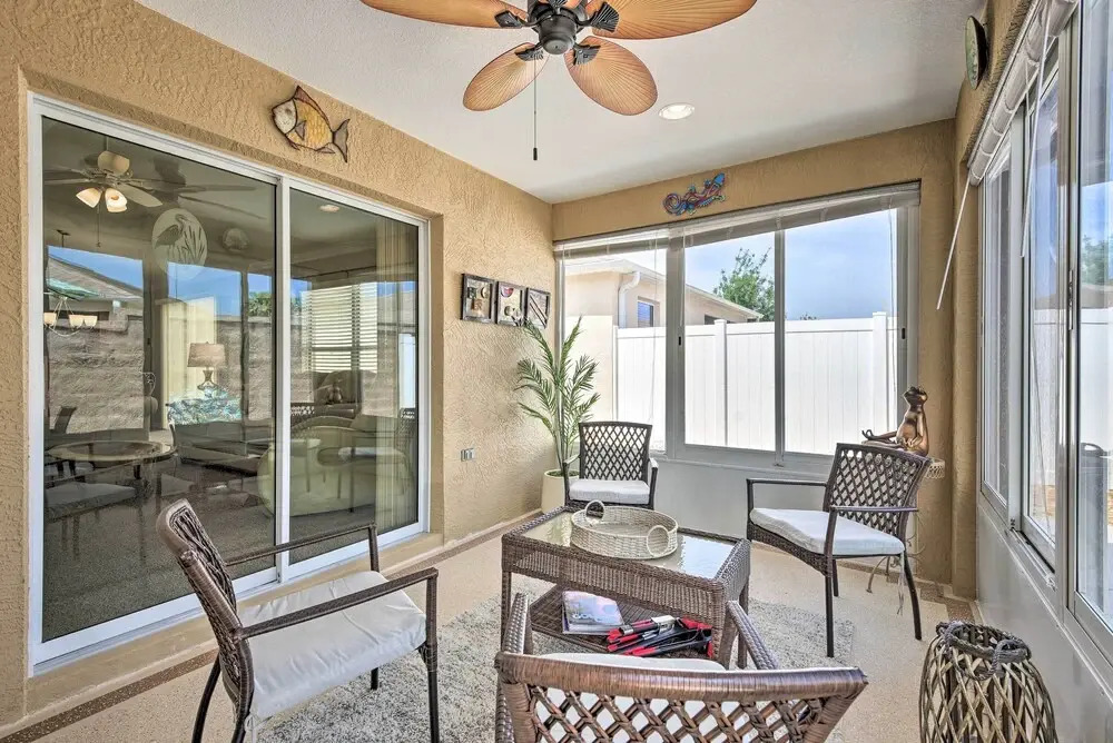 Sunny Courtyard Villa w/ Patio: Golf & Dine!