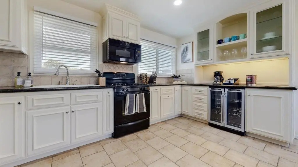 PRIVATE 4BR Near LAX & Beaches Playa Vista