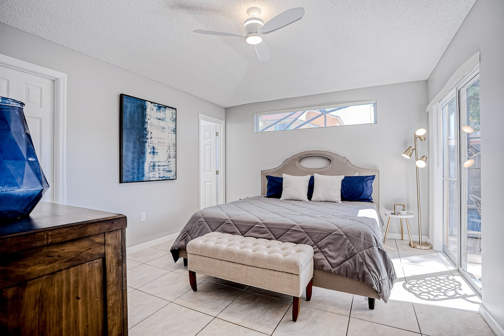 Beautiful Home With Private Pool, Screened Lanai, Wifi, Private W/d, and AC