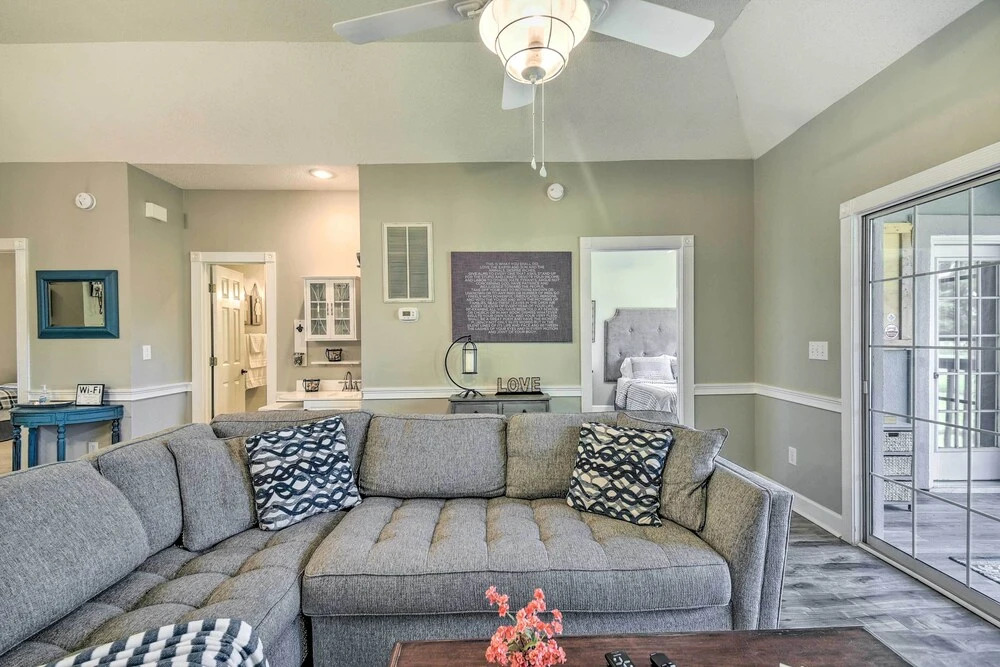 Condo w/ Pool Access & Central A/C - 2 Mi to Beach