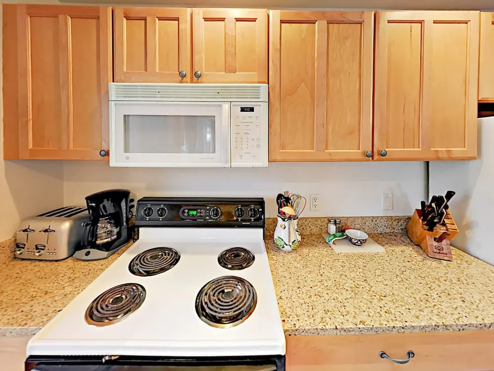 Upper Woodbridge #14-AB - 2 Br Condo