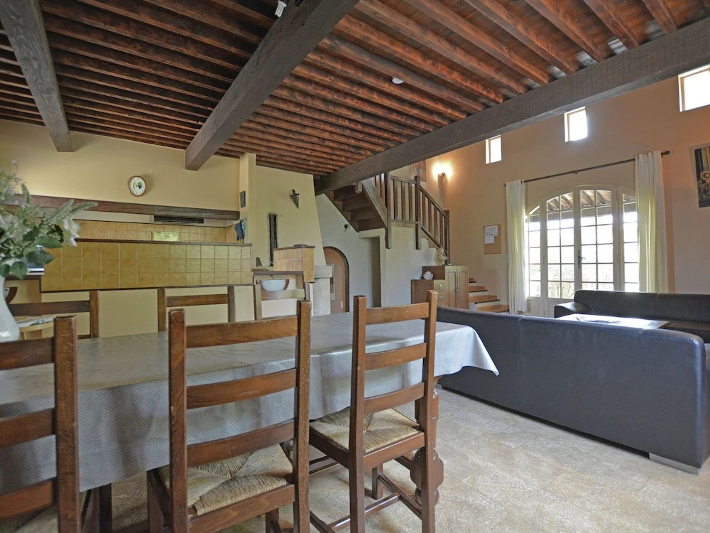 Cosy Villa in Flaux with Swimming Pool