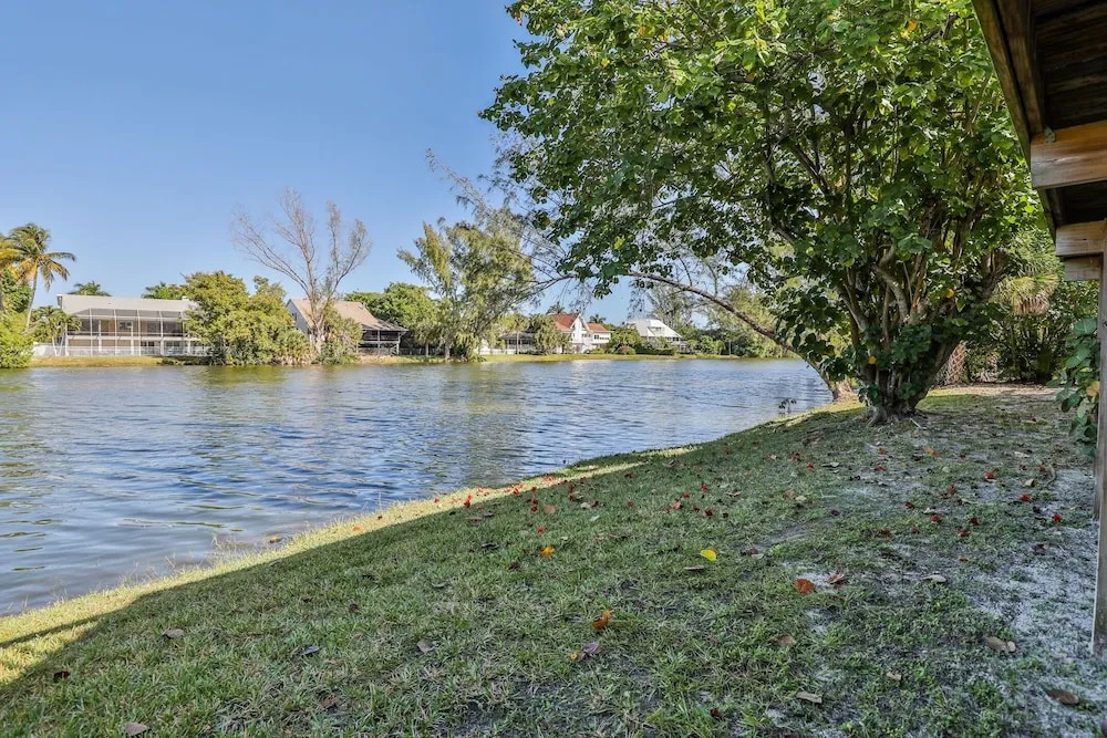 The Lakeside Beach 2 Bedroom Home