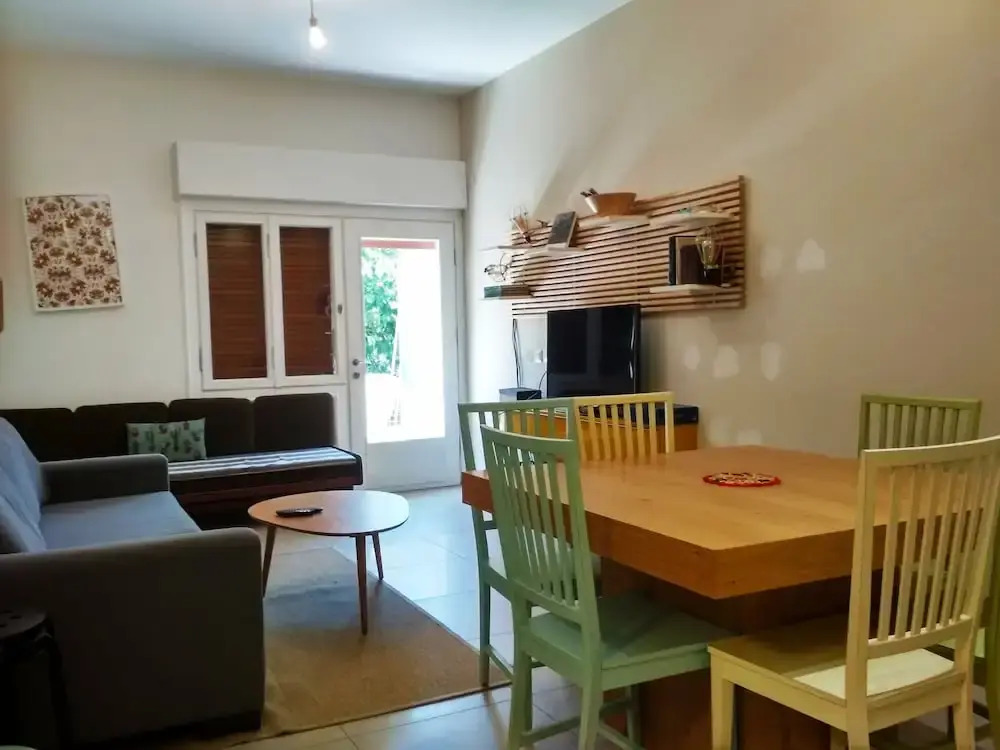 2BDR Masaryk Square Apt Central Location