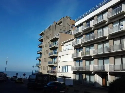 Zonnig Appartement met Zeezicht