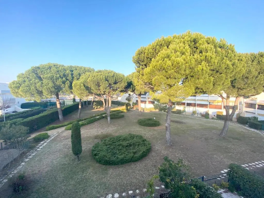 AS21388 - P2 avec vue dégagée et arborée avec parking privé