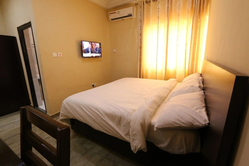 Iyore Grand Hotel & Suites