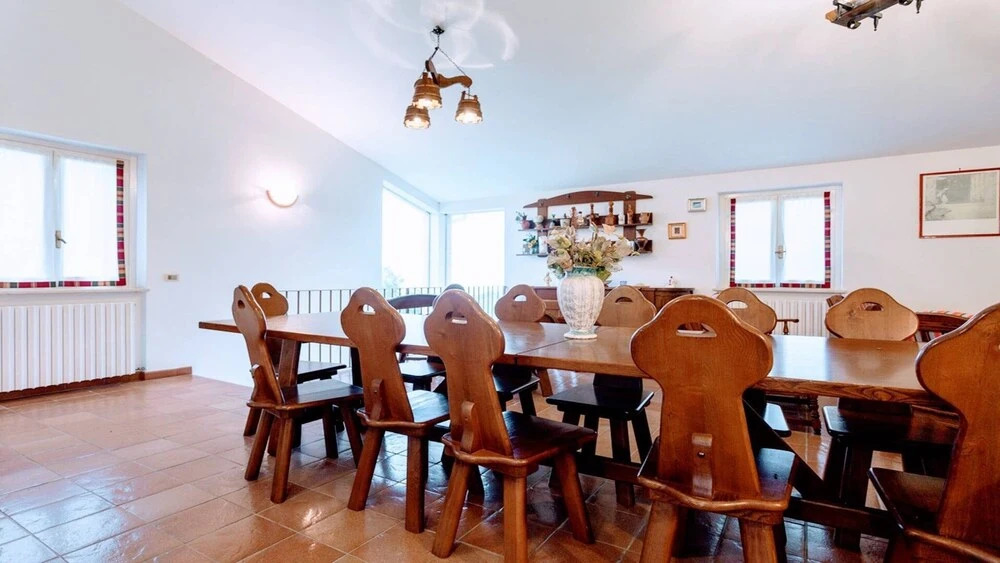 Villa Vallocchia - sleeps 18. Exclusive pool/grounds. Spoleto 10 mins. Rome 1 hr