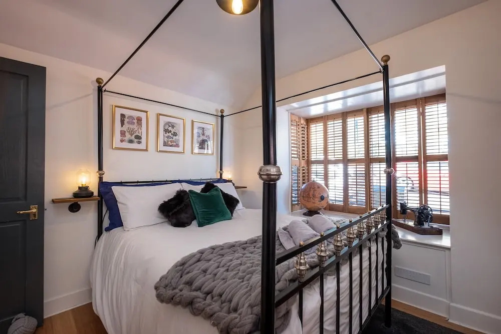 The Nautilus Cowes IOW Sleeps 4 & Private Garden