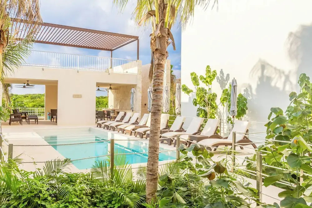 Chic Beachfront Condo Ocean View