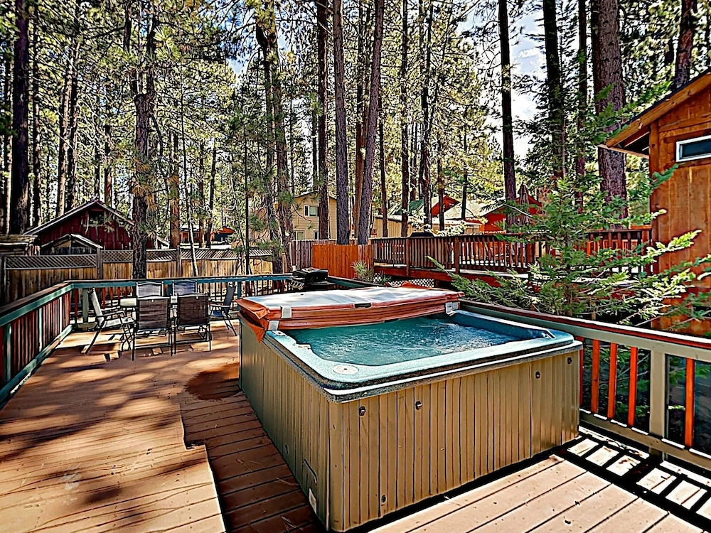 New Listing! Newly Furnished - Hot Tub & Deck 3 Bedroom Home