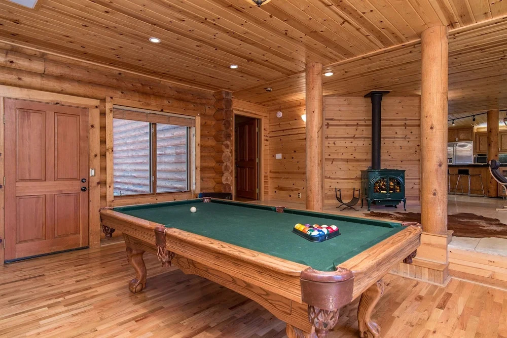 Log  W/ Hot Tub, Billiards & Mt. Tallac Views 4 Bedroom Home