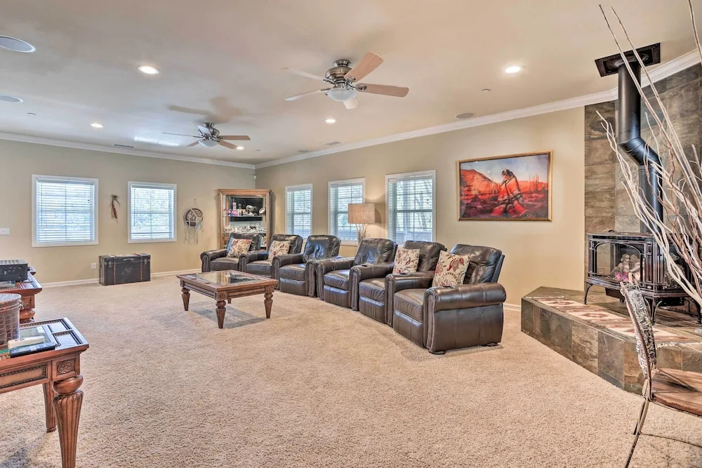 Huge Lake Arrowhead Home w/ 3 Decks & Grill!