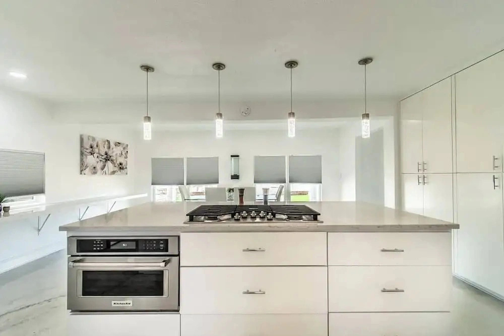 Sleep 29 - Oceanfront Retreat 2 Homes for 29-guests