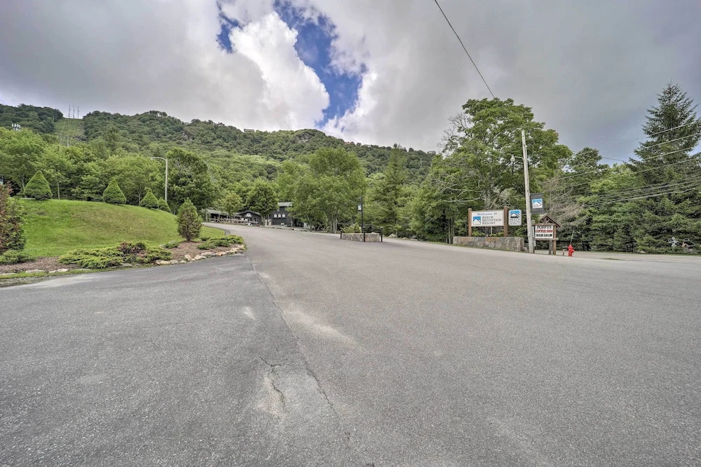 Cozy Condo: Walk to Resort, 9 Mi to Sugar Mountain