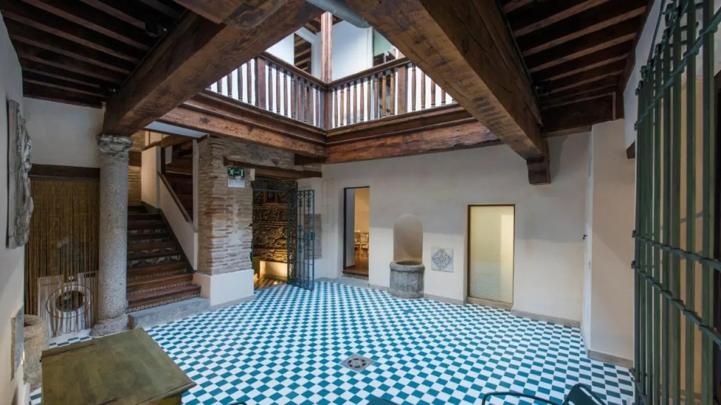 La Casa de la Tuerta by Toledo AP
