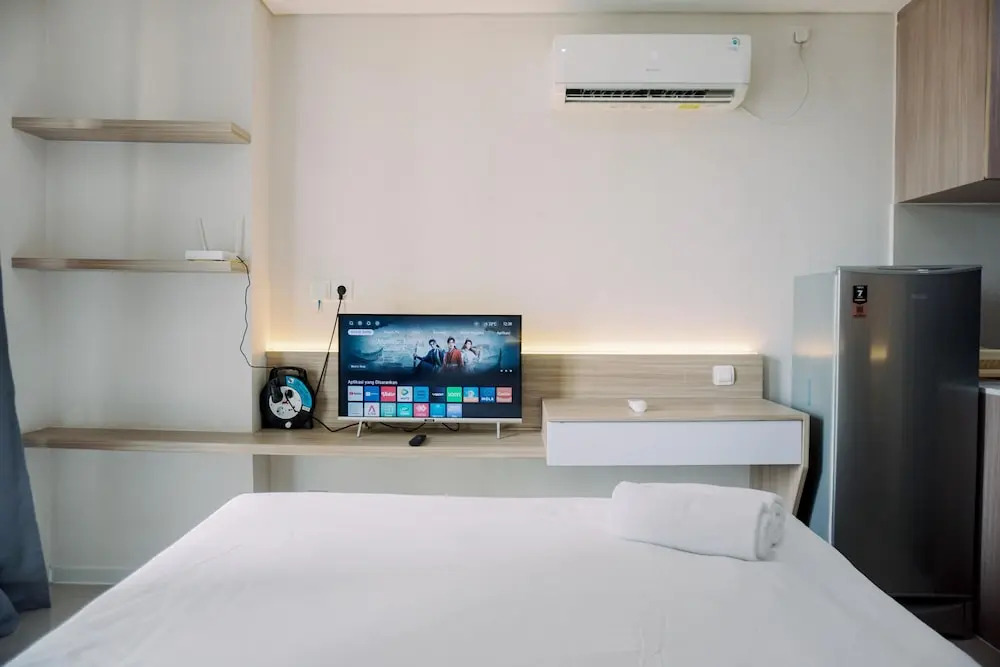 Homey And Minimalist Studio At Daan Mogot City Apartment