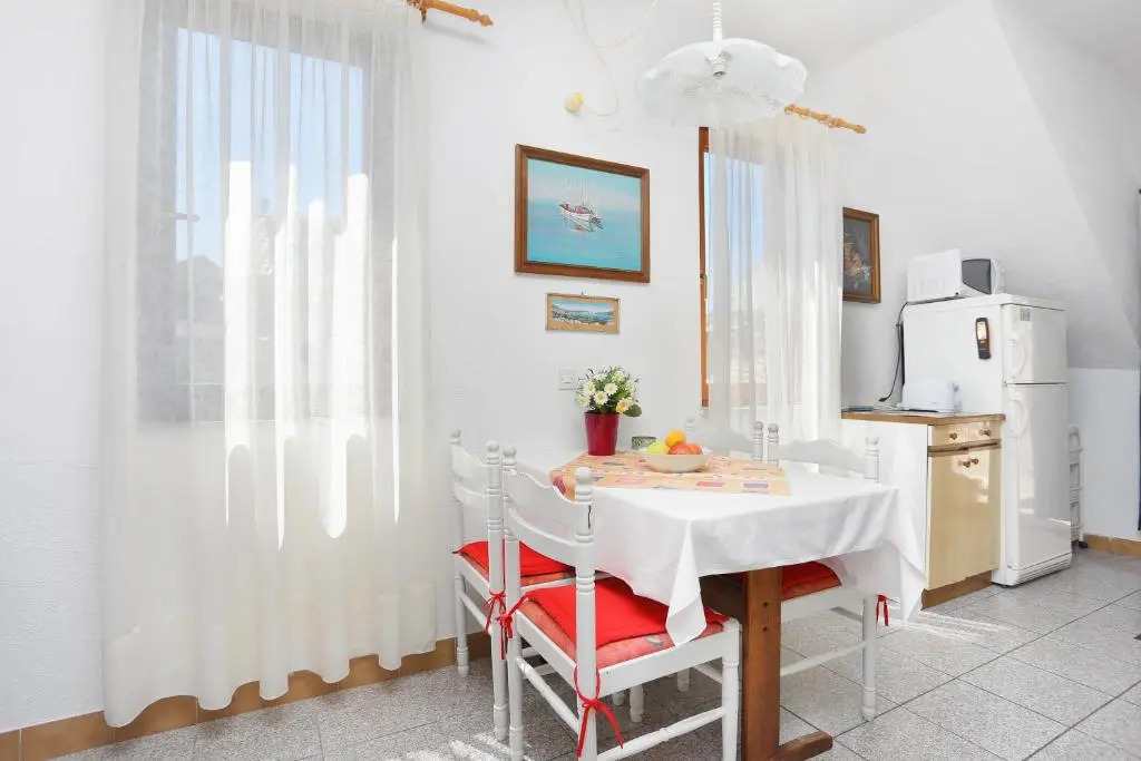 Apartments with WiFi Makarska - 19038