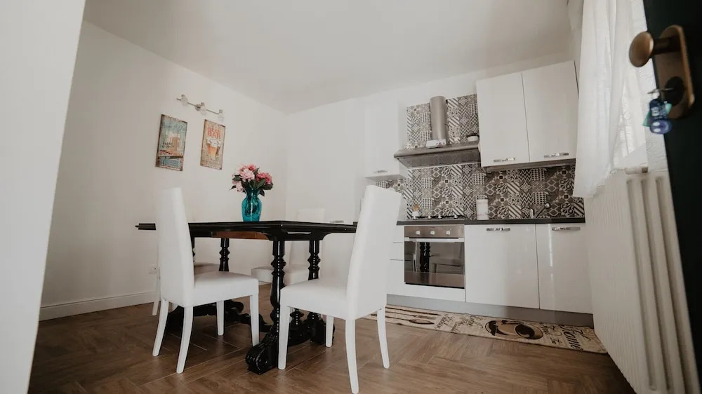 Gold Apartment