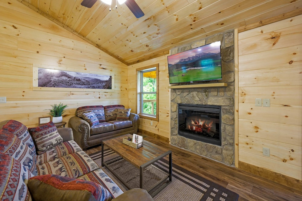 Stunning 4 King Suites Hot Tub Views Gamerm