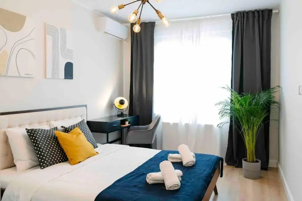 Bright 2BR Flat - Top Location - Green Views
