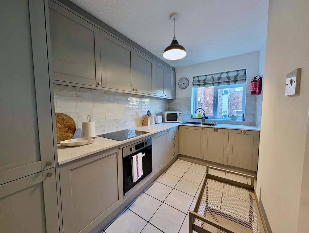Charming Flat Near London Attractions
