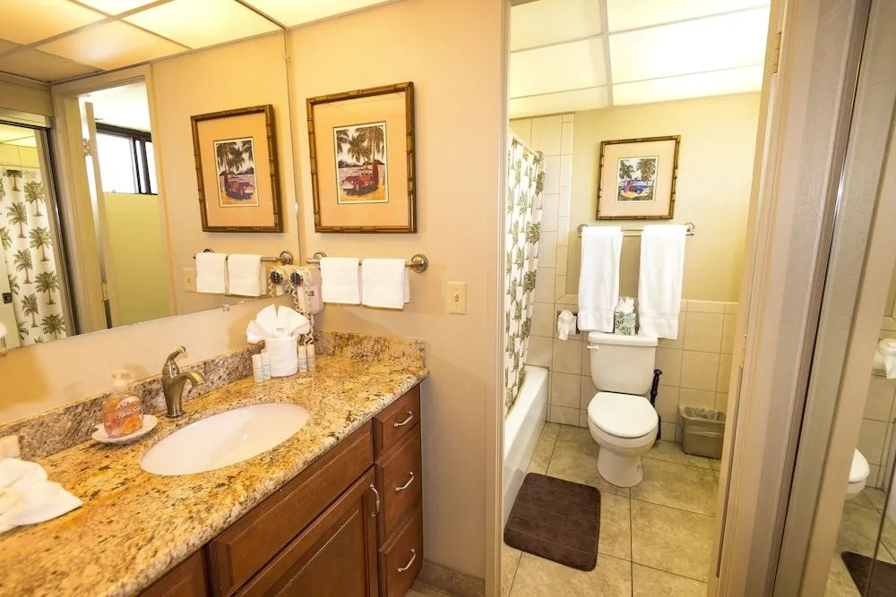 Kaanapali Shores Studio 642 Studio Bedroom Condo by RedAwning