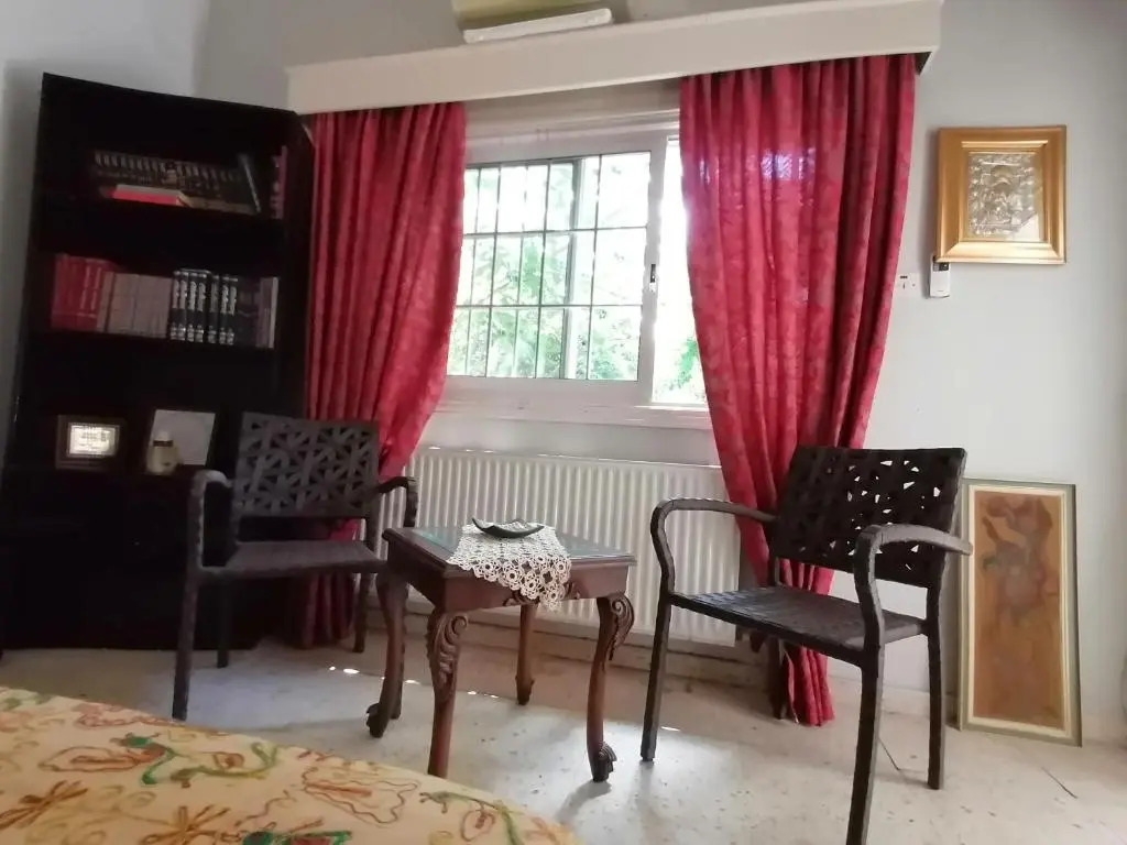 Nirvana ArtHouse 2km from LCA center