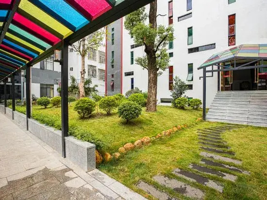 Yueshan Yiju Hotel (Yulin Guogou Center Jincheng Center Branch)