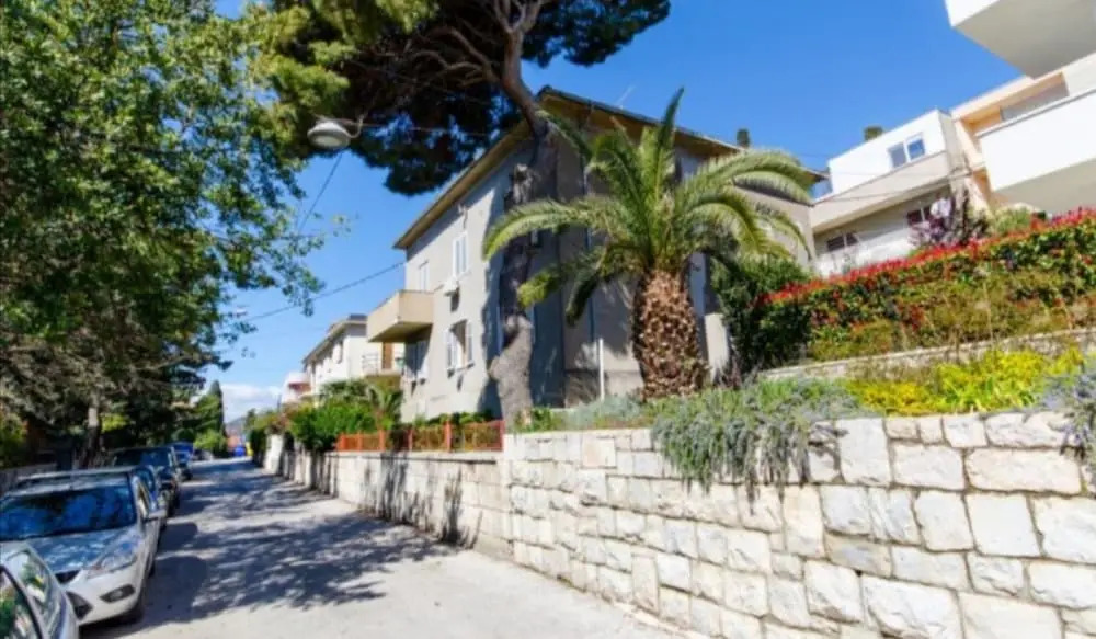Studio With Shared Garden, 3 min Walk to the Beach