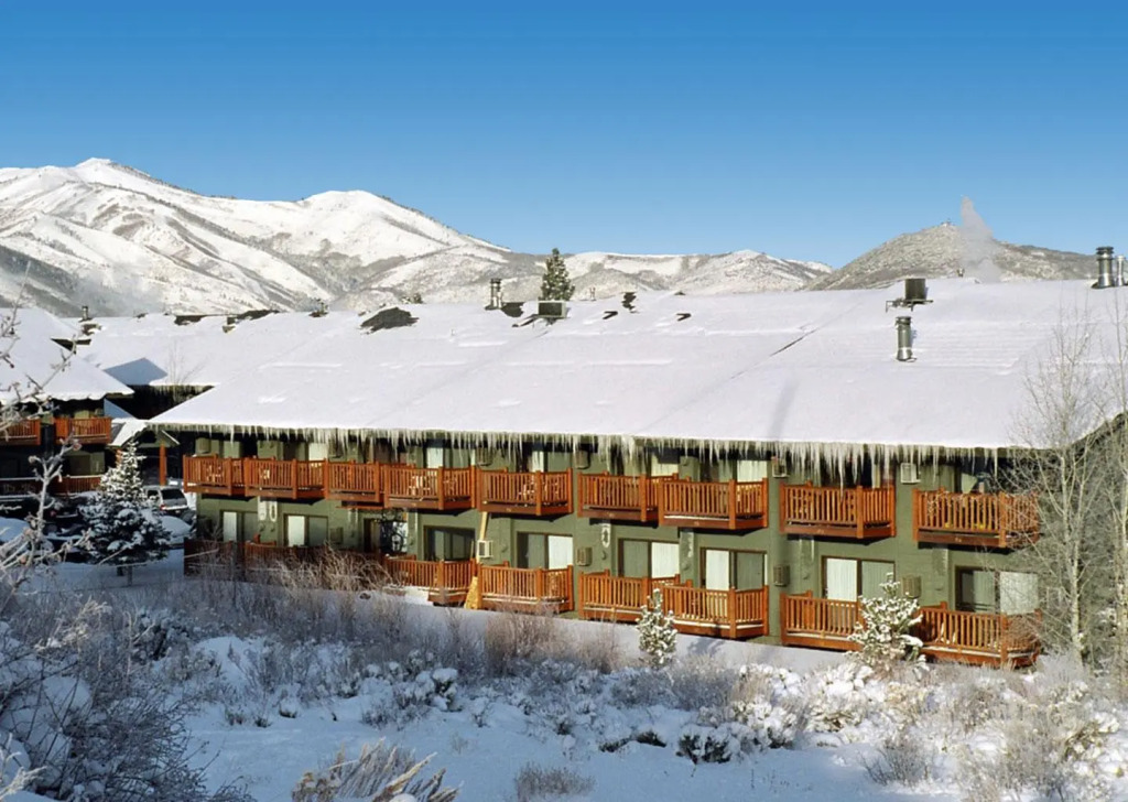 Prospector Accommodations by All Seasons Resort Lodging