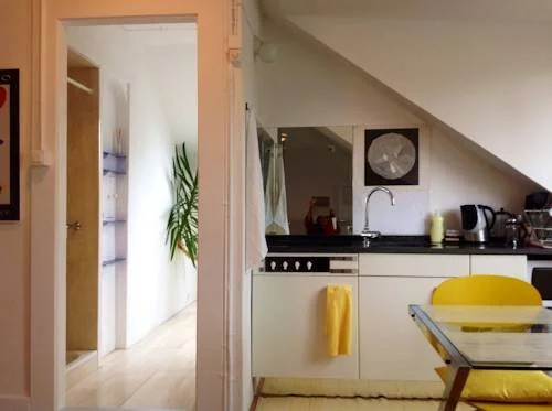 Artistshouse Bed with Kitchen