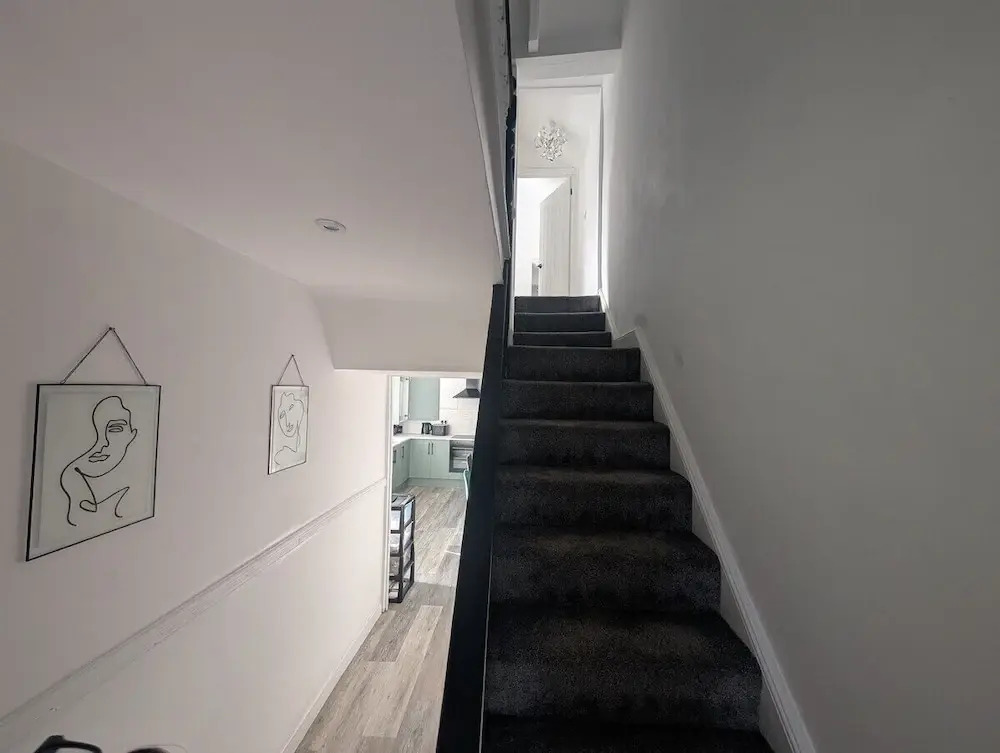 Stadium View 5-bed Retreat + Parking