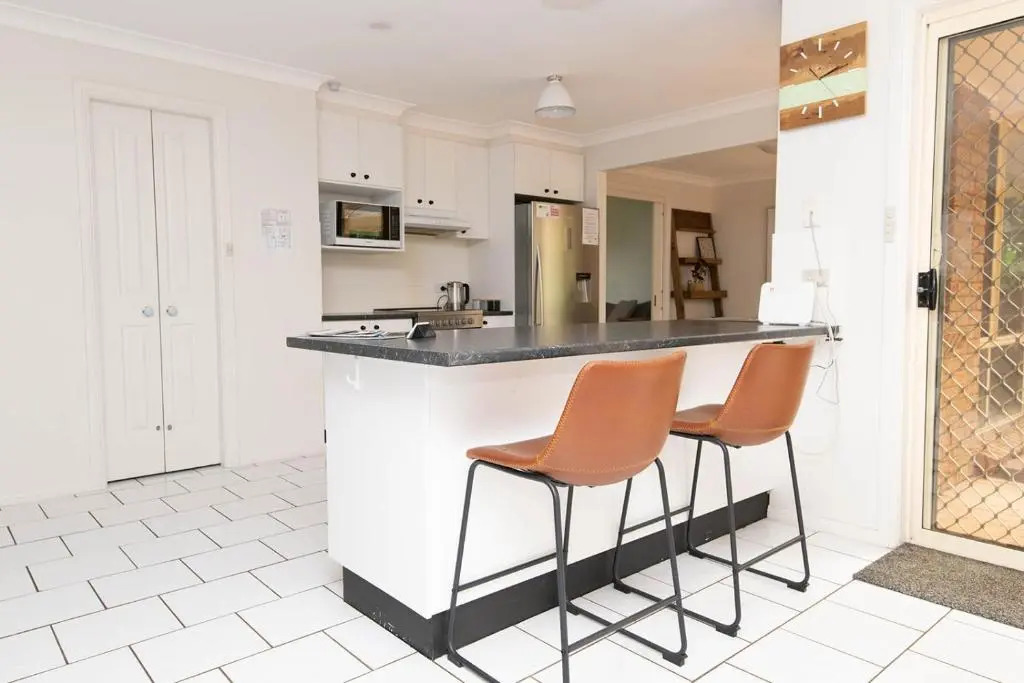The Valerie Gardens Homely & Cosy Sleeps 11