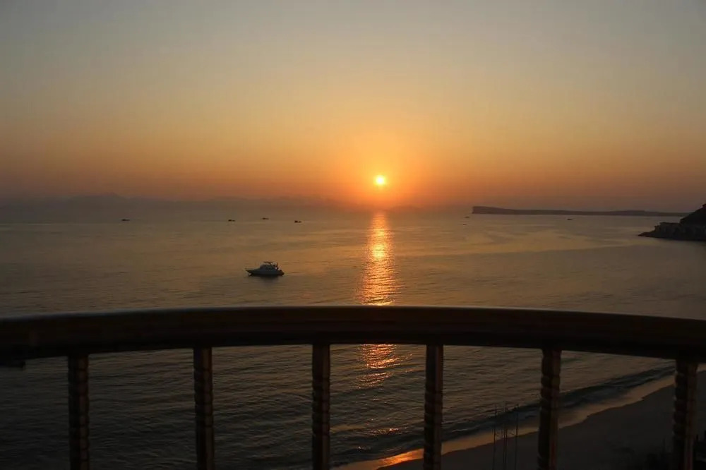 Shenzhen White House Seaview Resort Hotel