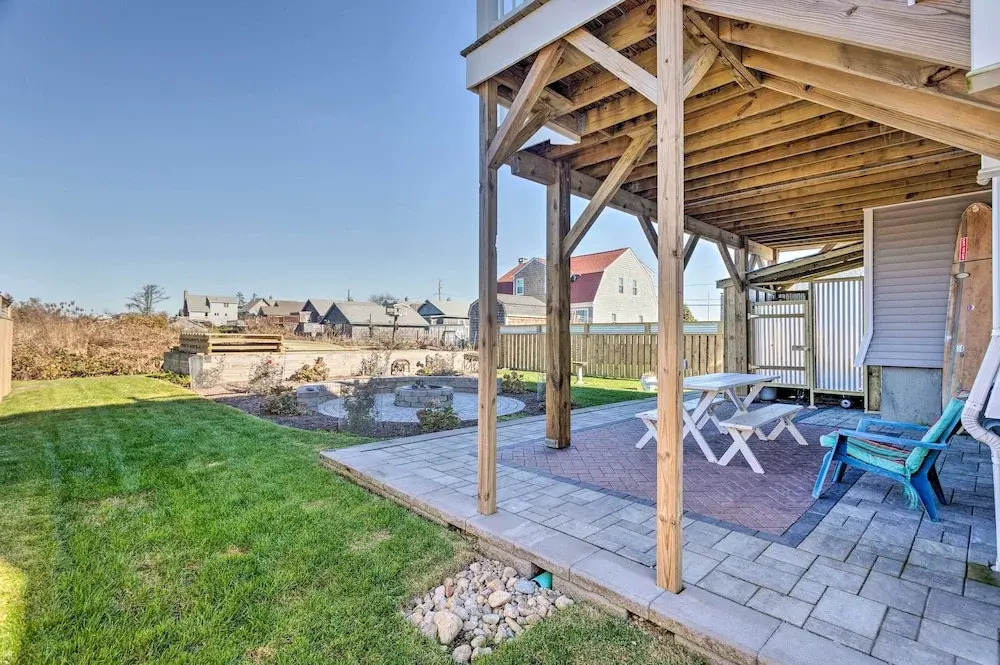 Seaside SK Getaway: Steps to Matunuck Beach!