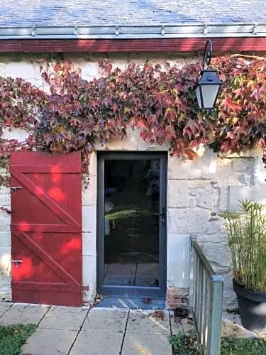 Au Pied Du Tilleul