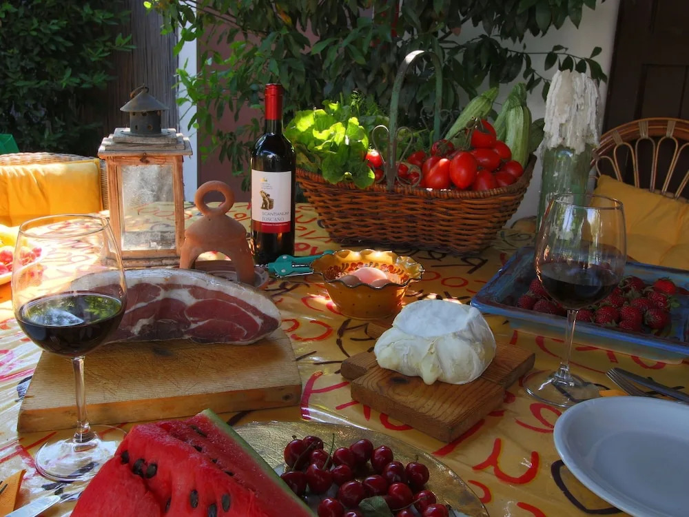 Luxurious Farmhouse in Grosseto With Jacuzzi