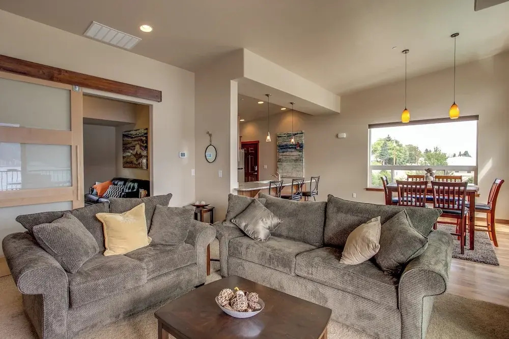 Marvelous Manson Condo, Steps to Lake Chelan Beach
