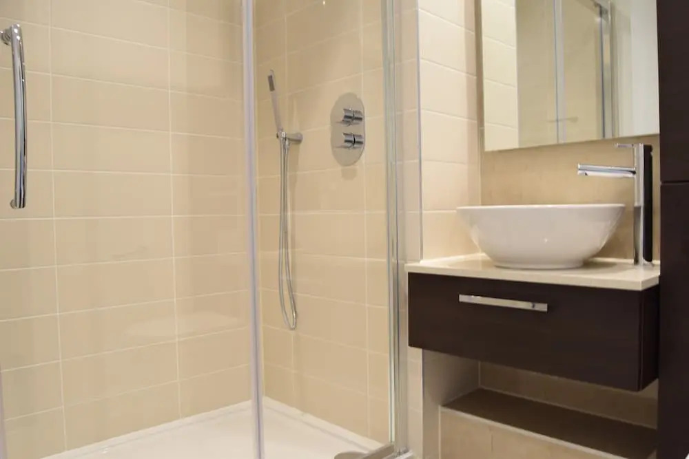 Modern 1 Bedroom Apartment With Views in Stratford