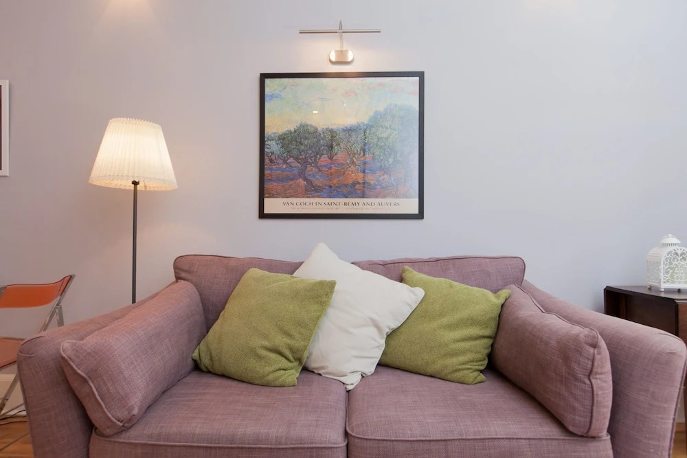 Traditional 1BR Tenement in Leith Walk Area for 2