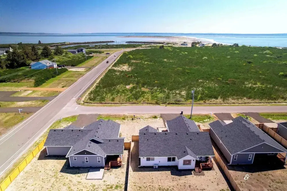 Ocean Shores Home w/ Game Room - Walk to Beaches