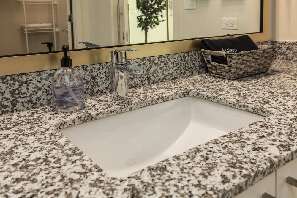 Luxurious High Rise 1BR With Louisville Flair by Cozysuites