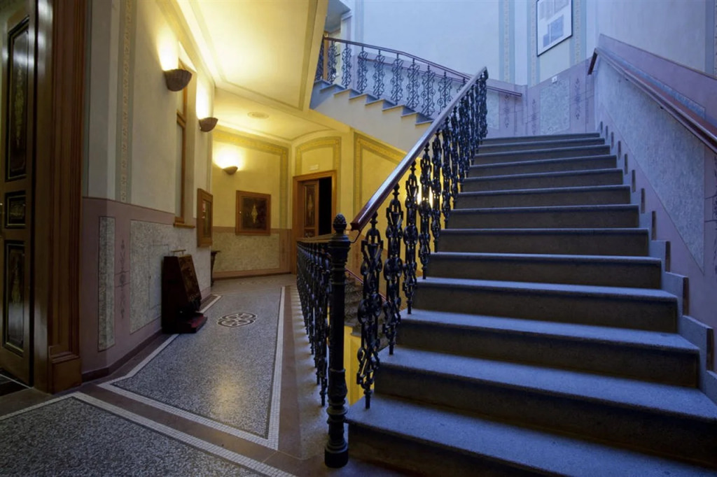 Deminka Palace
