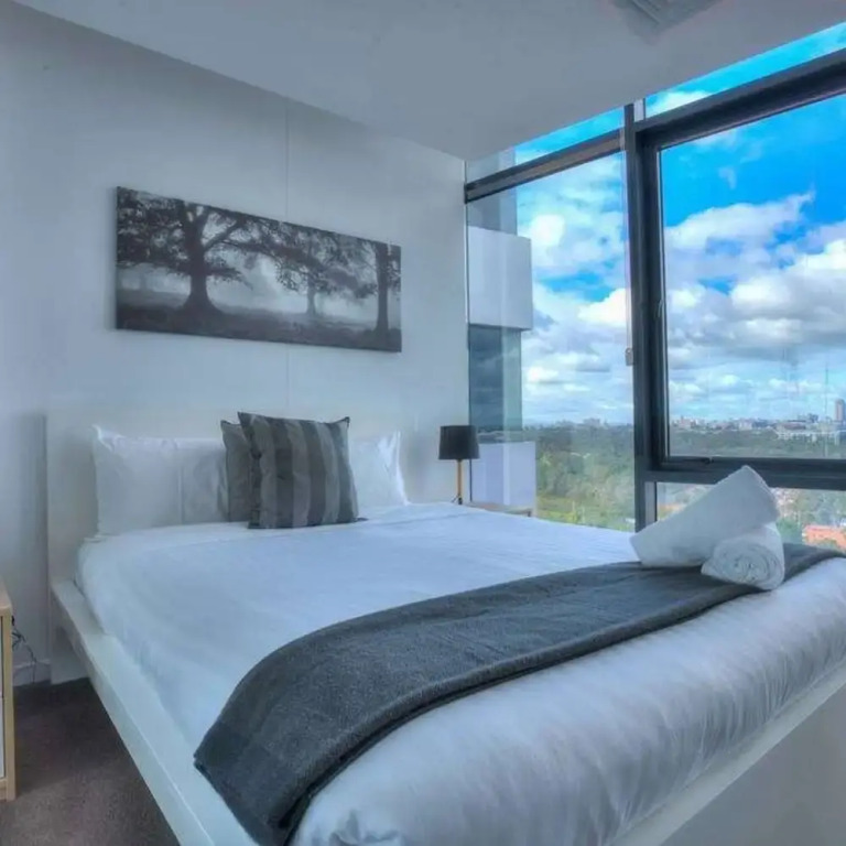 Amazing City Views on 18th Floor With car Park
