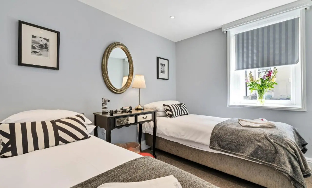 Central Pier Place | Large Group House | 20 metres from the Pier and beach