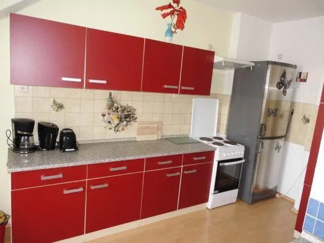 Sehr-schoene-4-Raum-Maisonette-Fewo-mit-110qm-Balkon-zentral-preiswert-T7