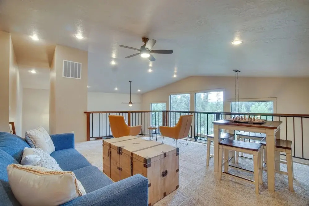 Family-friendly Cabin: Pool Access, Bikes & Games