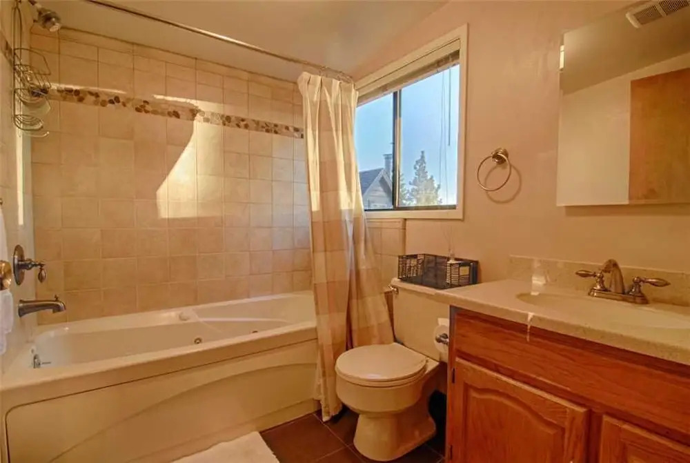Stunning Lake Views From Cozy Cabin! #105